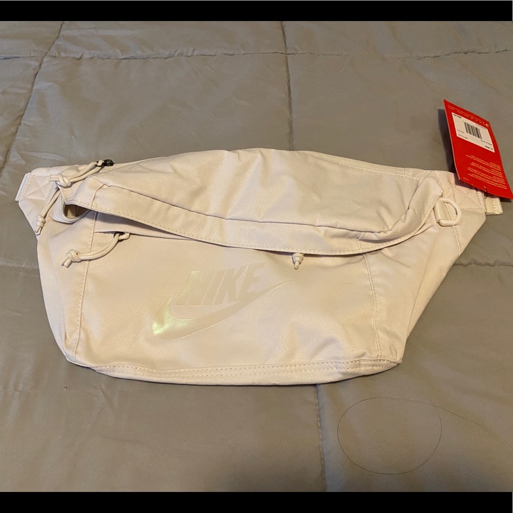 Nike Tech Hip Pack